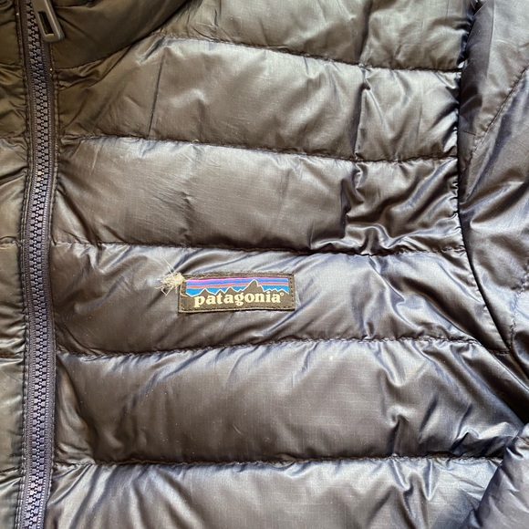 Patagonia | Down Sweater in True Navy - Picture 14 of 17